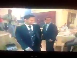 شاهد ماذا فعل هذا الشاب يوم زفافه (2)
