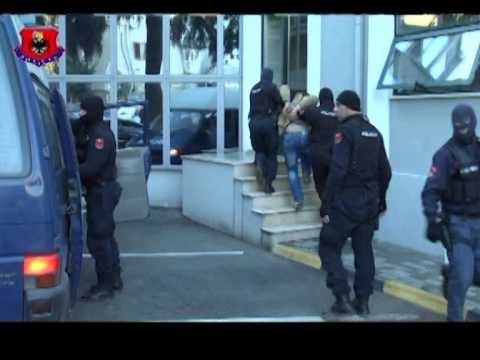 GJYKATA LE NE BURG BANDEN E TRITOLIT TE PERBERE NGA ANETARET E NJE FAMILJE NGA KRUJA LAJM