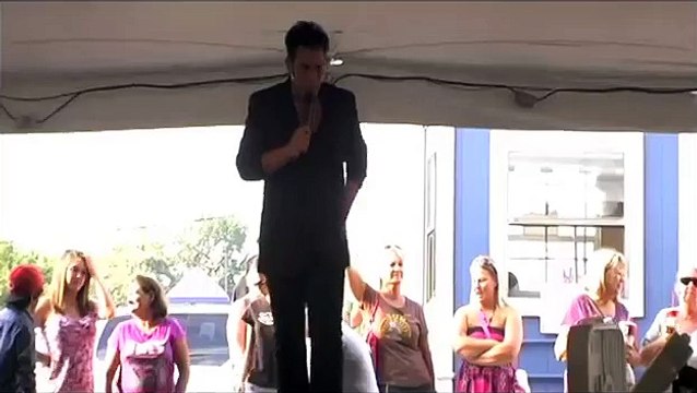 Franz Goovaerts sings Suspicious Minds at Elvis Week 2011 video