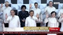 Leaders pose for family photo at APEC 2015 Economic Leaders meeting in Manila