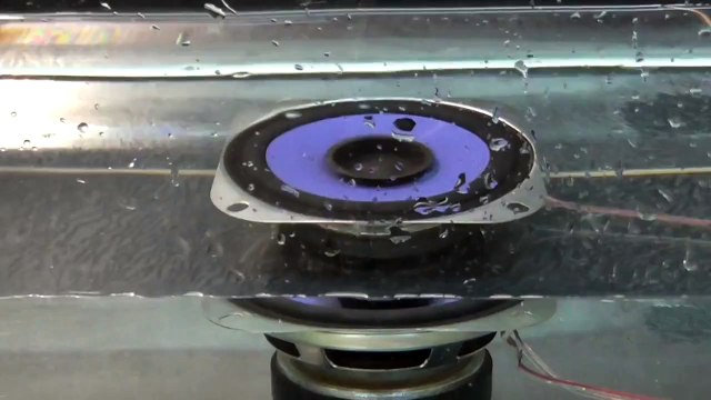 что будет если динамик кинуть в воду?