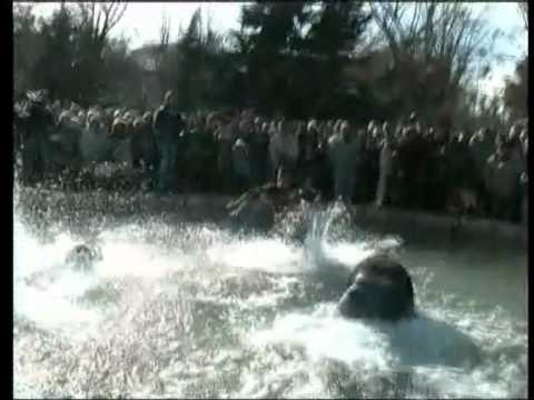 KREMTOHET DITA E UJIT TE BEKUAR NE TE GJITHE SHQIPERINE,HIDHET KRYQI NE UJE LAJM