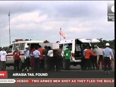 GJENDET NE DET BISHTI I AVIONIT TE AIR ASIA THASHME KUTITE E ZEZA GATI TE RIKUPEROHEN LAJM