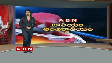 Komodo dragon try to eat Baby chick