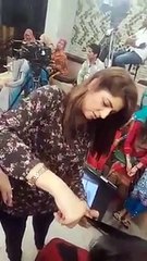 What Happening Behind Camera During Break In Sanam Baloch Morning Show - Video Dailymotion