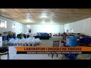 Kamera e TCH hyn në laboratorin e drogës në Xibrakë - Top Channel Albania - News - Lajme