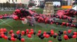 Gëzuar 28 Nëntorin nga sheshi "Skënderbej" ku bëhet gati për ngritjen e Flamurit - Ora News