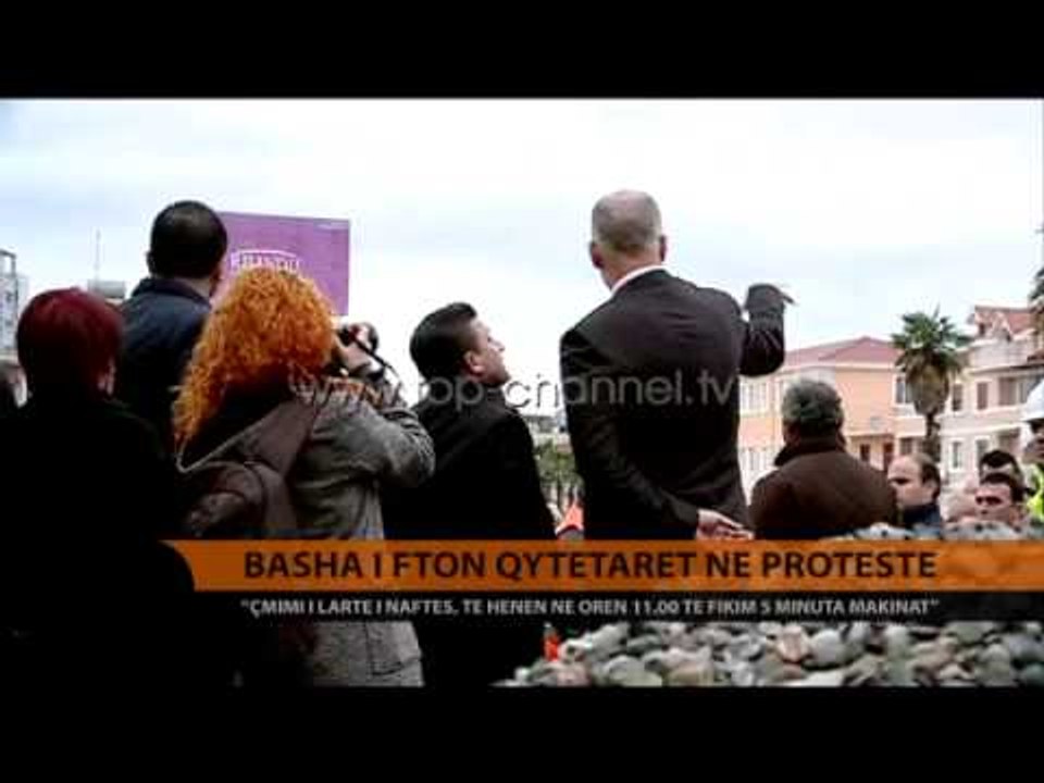 Basha fton qytetarët në protestë - Top Channel Albania - News - Lajme