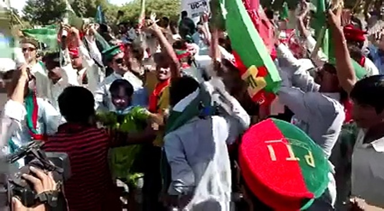 ‫کراچی اپنا جانوں دیکھا رہا ہے‬