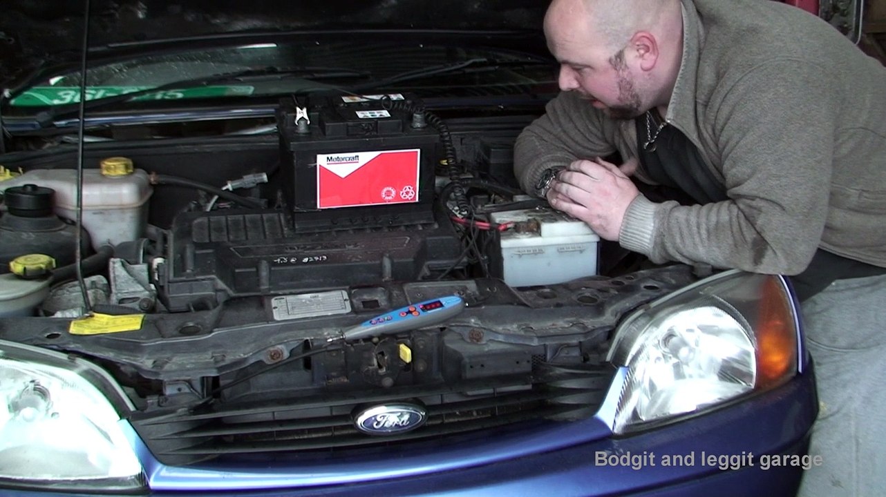 bodgit and leggit garage ford fiesta 2000 1.25 zetec part1 battery and back light