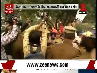 Delhi  Akali Dal protests outside Arvind Kejriwal s residence