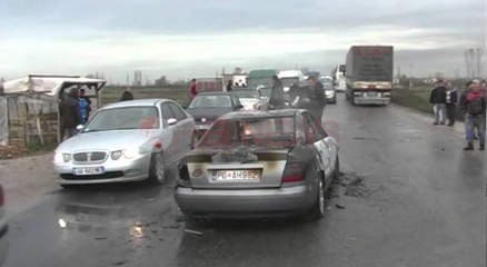 下载视频: Makina me targa maqedonase përfshihet nga flakët, autostrada bllokohet 1 orë-Ora News