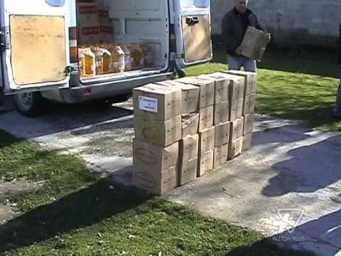 Ndarja e ndihmave në Fier për të përmbyturit - News, Lajme - Vizion Plus