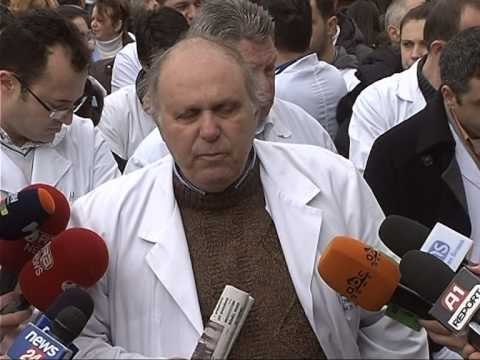 VIJOJNE PROTESTAT E MJEKEVE NE TIRANE DHE RRETHE KUNDER TESTIMIT NGA MINISTRIA LAJM