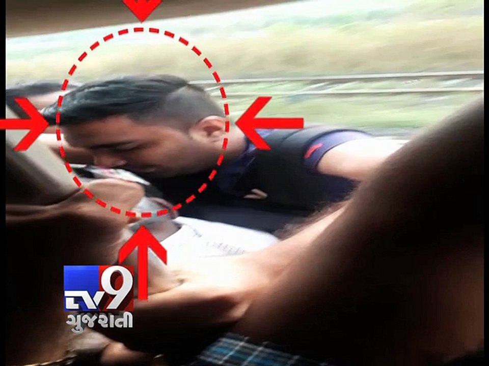 Death caught on camera : Youth falls off overcrowded Mumbai local train,  dies - Tv9 Gujarati - video Dailymotion