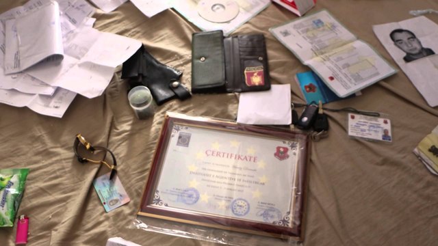 ZBARDHEN DETAJE TE TJERA PER POLICIN E ARRESTUAR