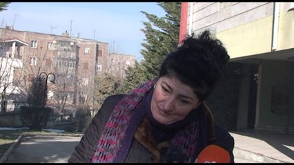 FAMILJARËT AKUZOJNË POLICINË PER DHUNE