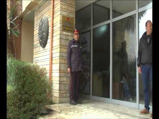 SHERR NE ZYRAT E ALUIZNIT NE DURRES DYSHOHET PER NJE TE PLAGOSUR ME ARME ZJARRI LAJM