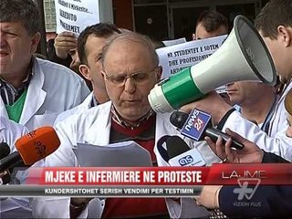 Mjeke e infermierë në protestë - News, Lajme - Vizion Plus