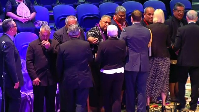 Hundreds gather to remember Lomu