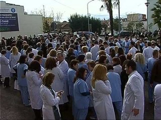 URDHERI I INFERMIERIT KUNDER TESTIMIT, PYETJET JANE TERESISHT QESHARAKE DHE PA KUPTIM LAJM