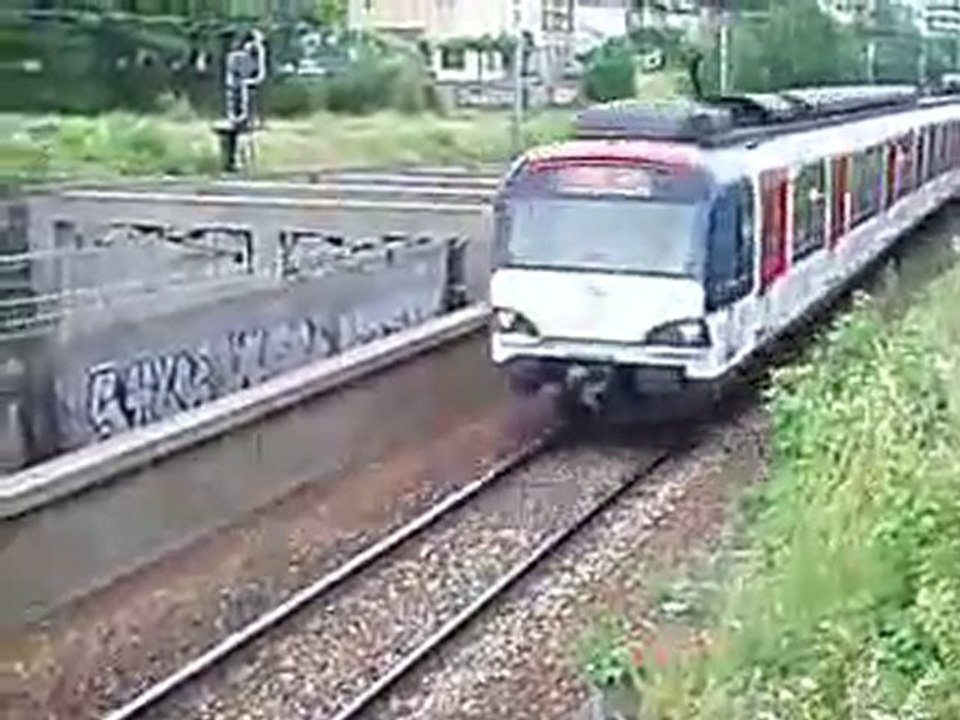 MS61 : Entre les gares de Fontenay sous Bois et Vincennes sur la ligne A du RER