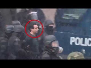 Report TV - Arrestohet Albin Kurti, policia hyri me forcë në selinë e VV-së