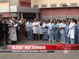 Mjekët dhe infermierët, protestë pas pezullimit të testimit - News, Lajme - Vizion Plus