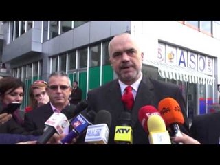 Report TV - Kryeministri Rama në Vlorë, inaguron zyrën e Fondit të Zhvillimit