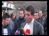 BANORET E ZONES SE SHPATIT NE ELBASAN MBETEN TE BLLOKUAR PAS PRISHJES SE RRUGES LAJM