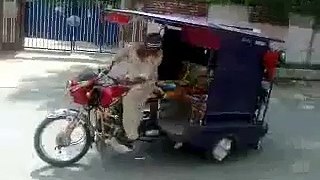 Funny Rikshaw Stunt On Road