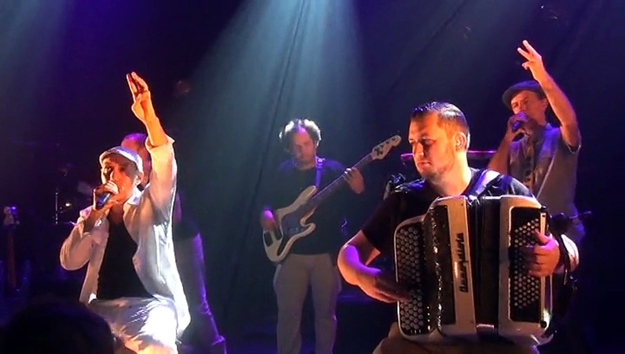 Interview HK & Les Saltimbanks