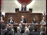 PERPLASJE DHE RREMUJE NE PARLAMENT AKUZA DHE KUNDERAKUZA PER TOM DOSHIN LAJM