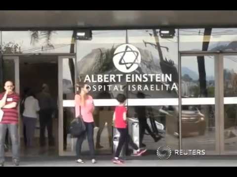 DEL NGA SPITALI PAS NDERHYRJES SE RADHES KIRURGJIKALE MBRETI I FUTBOLIT PELE LAJM