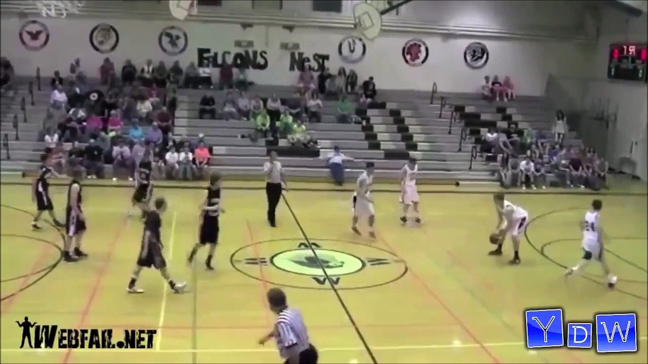 Ces basketteurs se prennent pour des joueurs de football américain