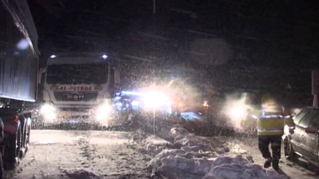 MOTI I KEQ PËRFSHIN VENDIN, PËRMBYTJE NË JUG, BORË NË VERI