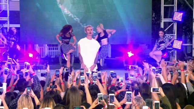 Justin Bieber - Sorry (Live From Universal Studios Backlot)