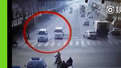 Paranormal forces? New Chinese invention - Dancing cars?