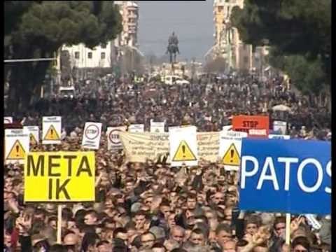 OPOZITA PROTESTON PAQESISHT NE BULEVARD BASHA MBAN FJALIMIN PARA KRYEMINISTRISE LAJM
