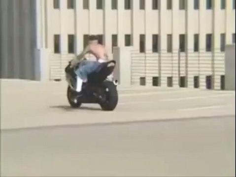 Não dá para acreditar no que estes gajos fizeram a uma mota!