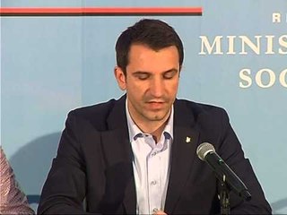 MINISTRI VELIAJ SHPERNDAN DEMSHPERBLIMET PER 1200 ISH TE PERNDJEKUR POLITIKE LAJM