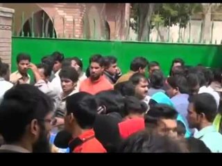 SULMOHEN ME BOMBA DY KISHA NE LAHORE TE PAKISTANIT,ME SHUME SE 10 TE VDEKUR LAJM