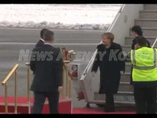 KANCELARJA MERKEL KA FTUAR KRYEMINISTRIN ISA MUSTAFA PER VIZITE ZYRTARE NE BERLIN LAJM