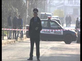EDHE NE DURRES ALARM I RREME PER BOMBE ME TELEKOMANDE PRANE NJE GJIMNAZI LAJM
