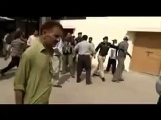 Watch: Pak reporter Chand Nawab beaten by Karachi Police