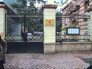 SEMURET TOM DOSHI VIZITE NE SPITAL PER ZEMREN SHTYHET KOMISIONI I MANDATEVE LAJM
