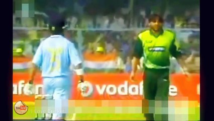 Descargar video: Fight between Pakistan VS India cricket - Top 10 fights in Cricket History between players