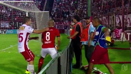 Carlos Sanchez expulsé pour avoir mis une claque à un ramasseur de balle