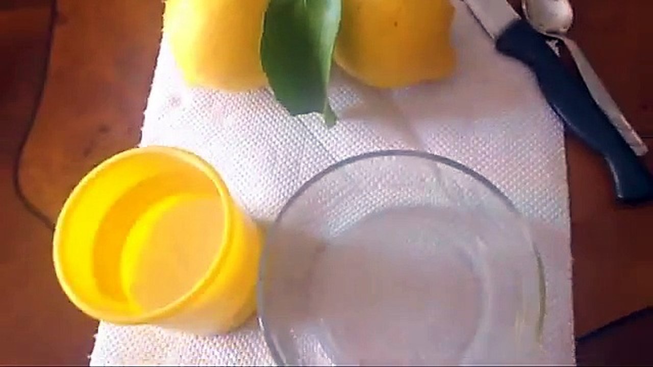 How to whiten EXTREMELY yellow teeth at home (w...