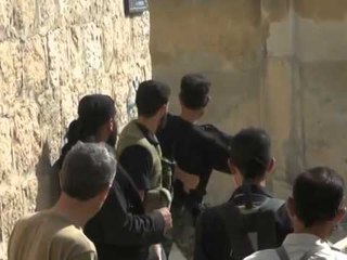 MILITANTET E AL KAEDES DHE AL NUSRES NE SIRI PUSHTOJNE QYTETIN E IDLIBIT PAS LUFTIMEVE LAJM